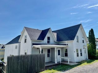 39 High St, Vinalhaven, ME 04863