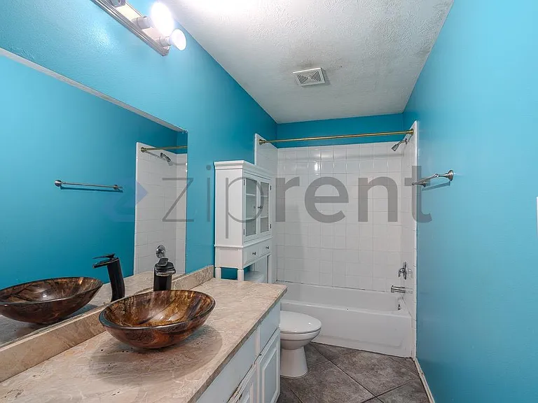 14911 Oxford Way — Photo 35