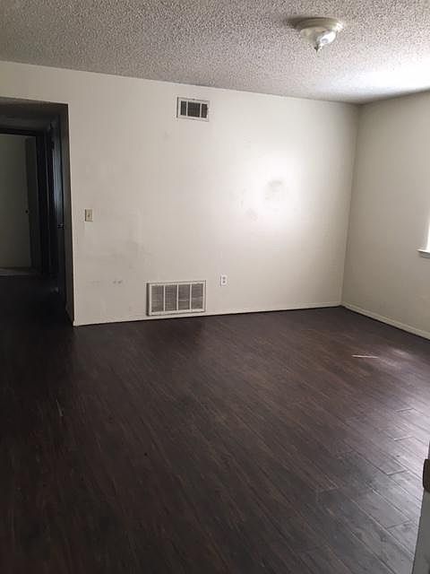 2nd image of 803 W Bailey Ave