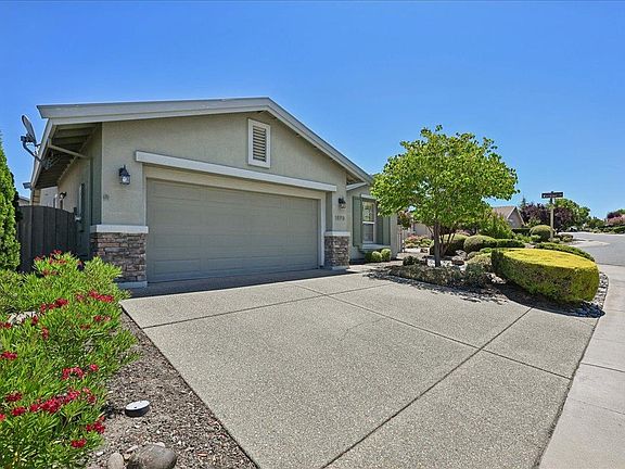 3rd image of 1579 Grand Pheasant Lane
