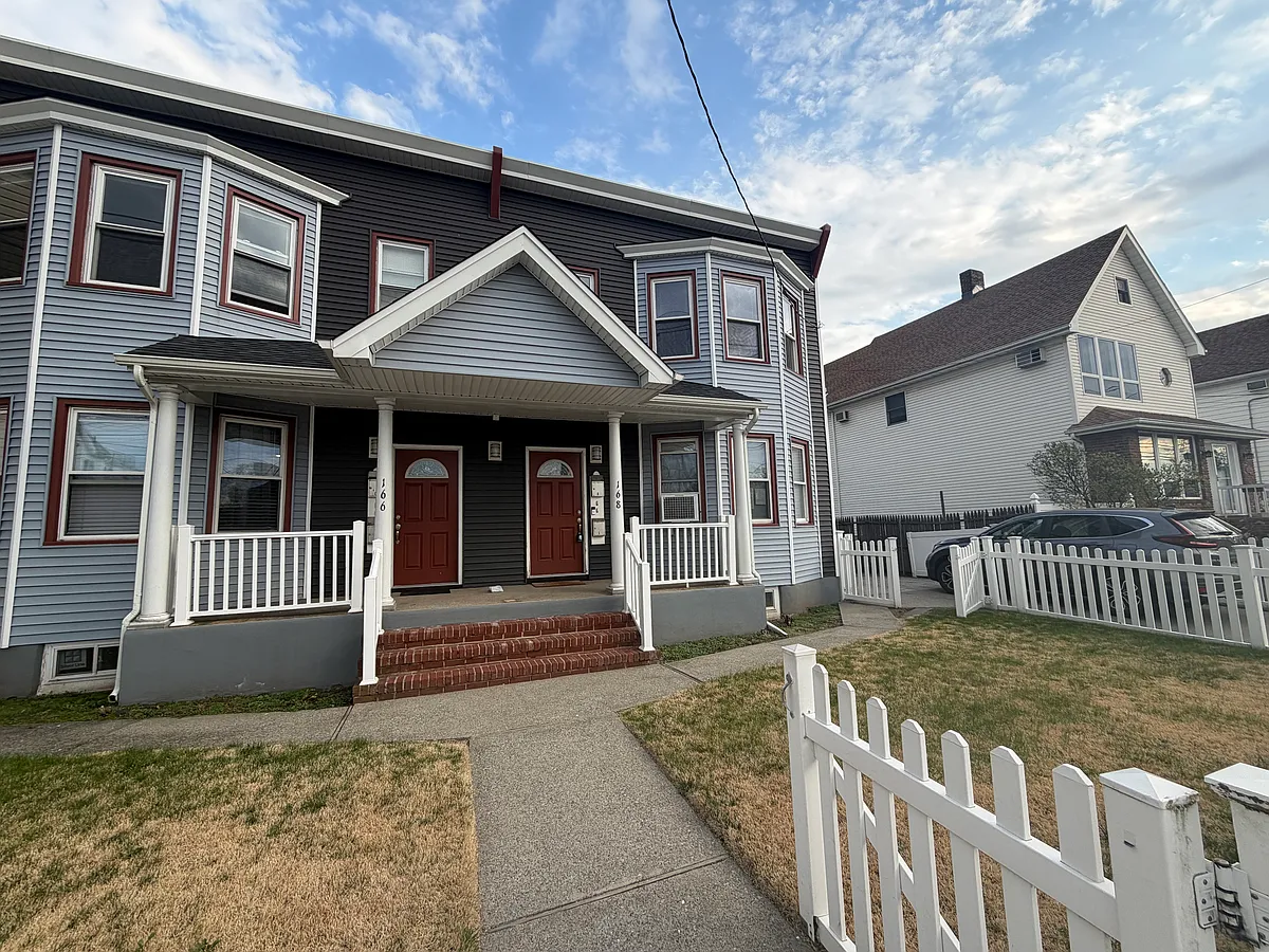 Building Photo - 168 Hylan Blvd #2