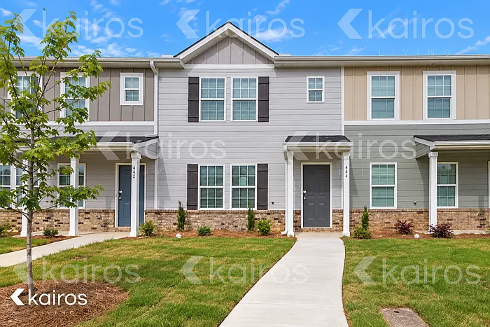 444 Hawthorn Trl