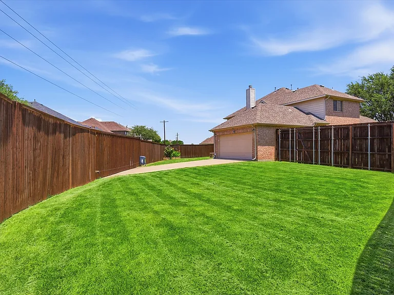 8401 Shakespeare Ln — Photo 3