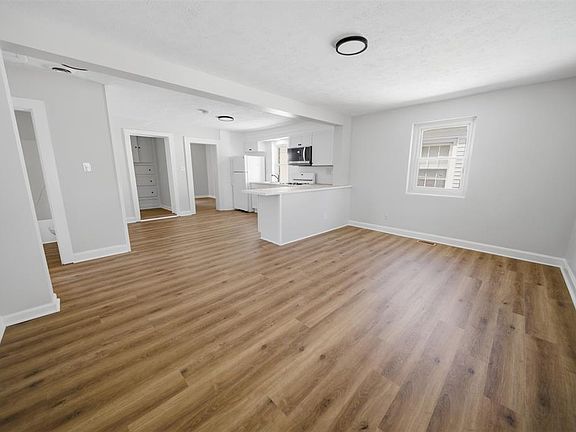4th image of 2124 Breckenridge St