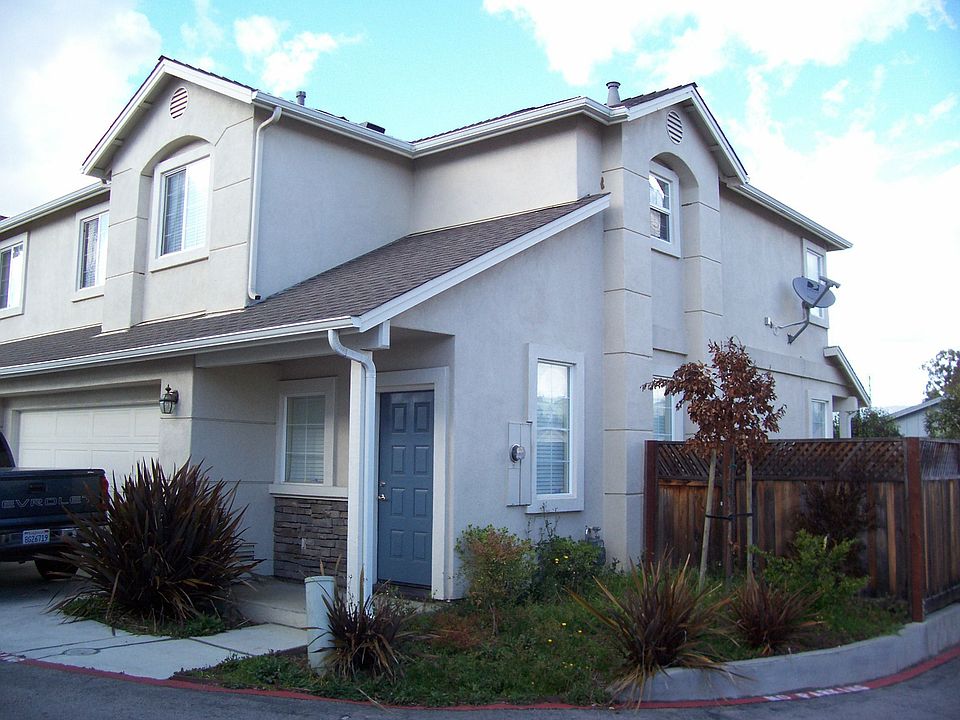 2nd image of 121 Toscano Loop
