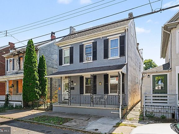 3rd image of 42 Chestnut St