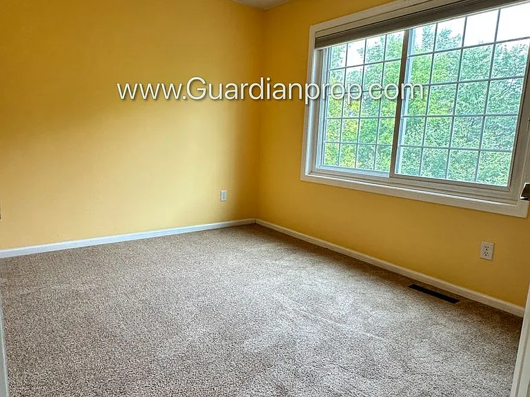 4046 Albany Cir — Photo 17