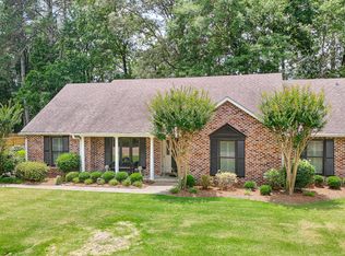 697 Country Place Dr, Pearl, MS 39208