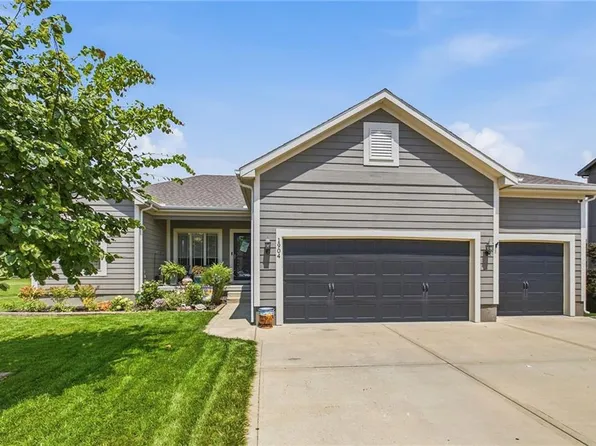 1904 Red Bud Ct, Raymore, MO 64083