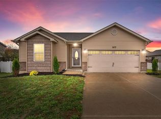 307 Valley Bluff Dr, Wentzville, MO 63385