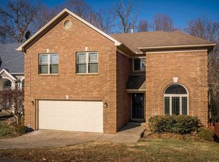 8805 Kings Lynn Ln, Louisville, KY 40220