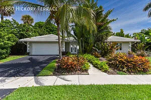 880 Hickory Ter — Photo 1
