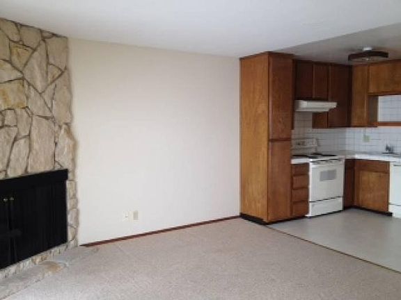 3rd image of 825 Lincoln Way APT 202