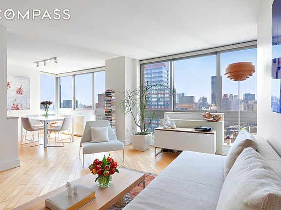 2nd image of 231-235 E 55th St #36C