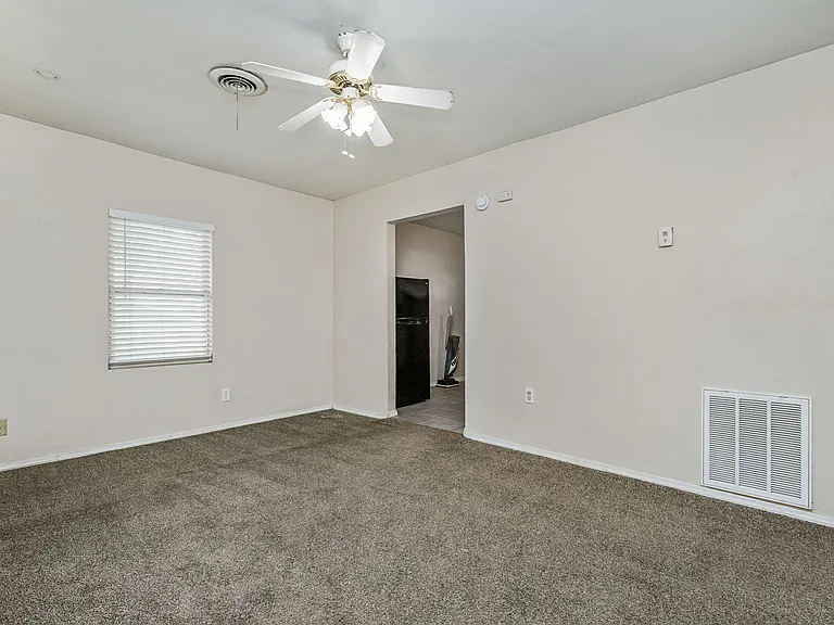 819 N Apache St #B — Photo 5