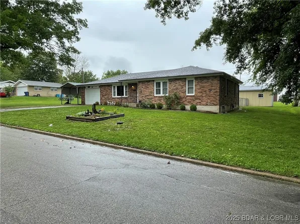 111 W Haynes St, Eldon, MO 65026