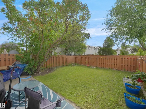 16405 89th Ave NW, Edmonton, AB T5R 4S1