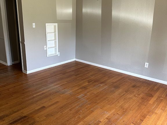 2nd image of 1609 Carlisle Ct