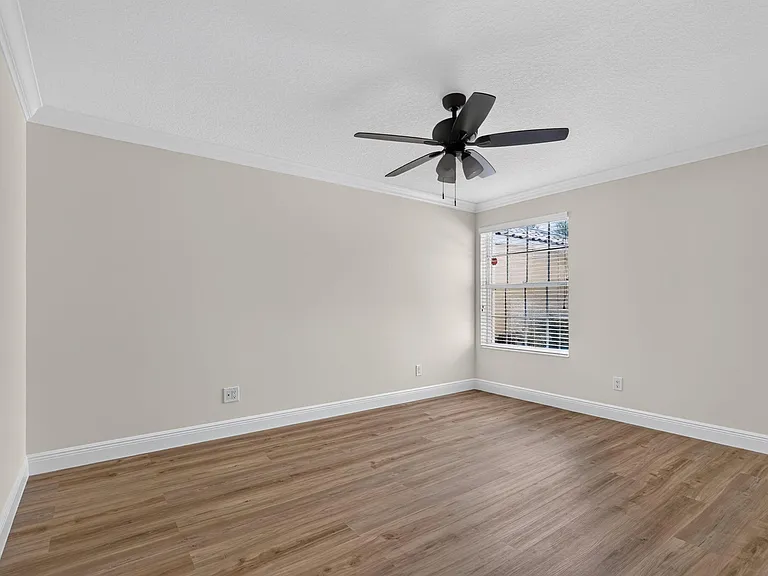 3546 SE Glacier Ter — Photo 36