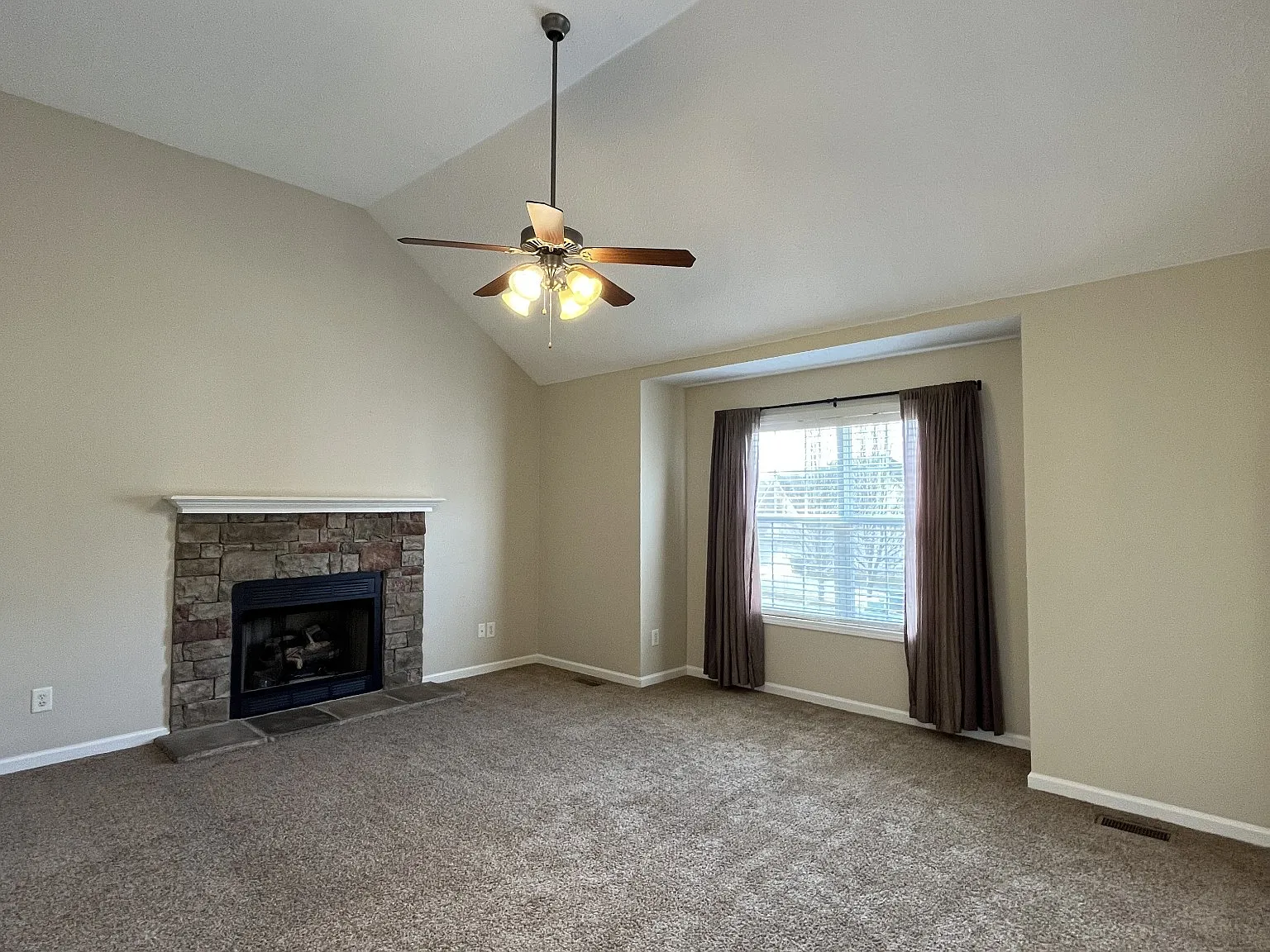 3 bed, 2085 sqft, $1,795 — Photo 3