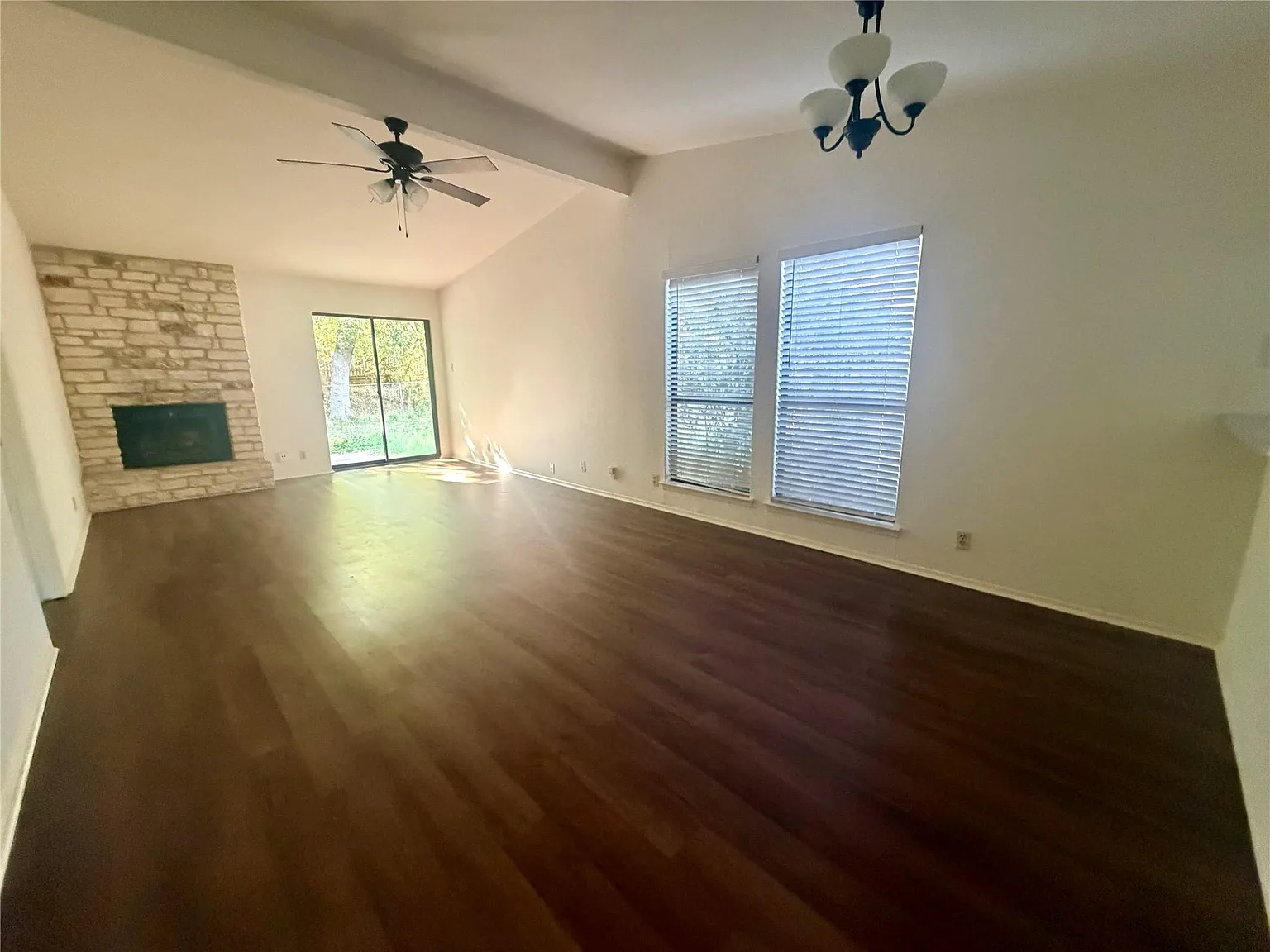 2 bed, 1.5 bath, 1884 sqft, $1,550 — Photo 4