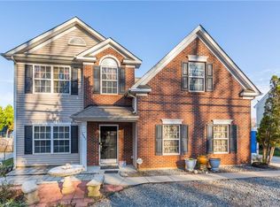 4445 Whittier Rd, Winston Salem, NC 27105