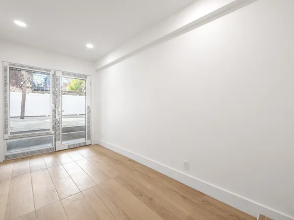 25-14 Newtown Avenue image 10 of 13