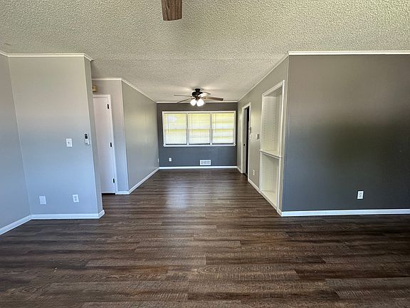 3rd image of 807 Stadium Dr