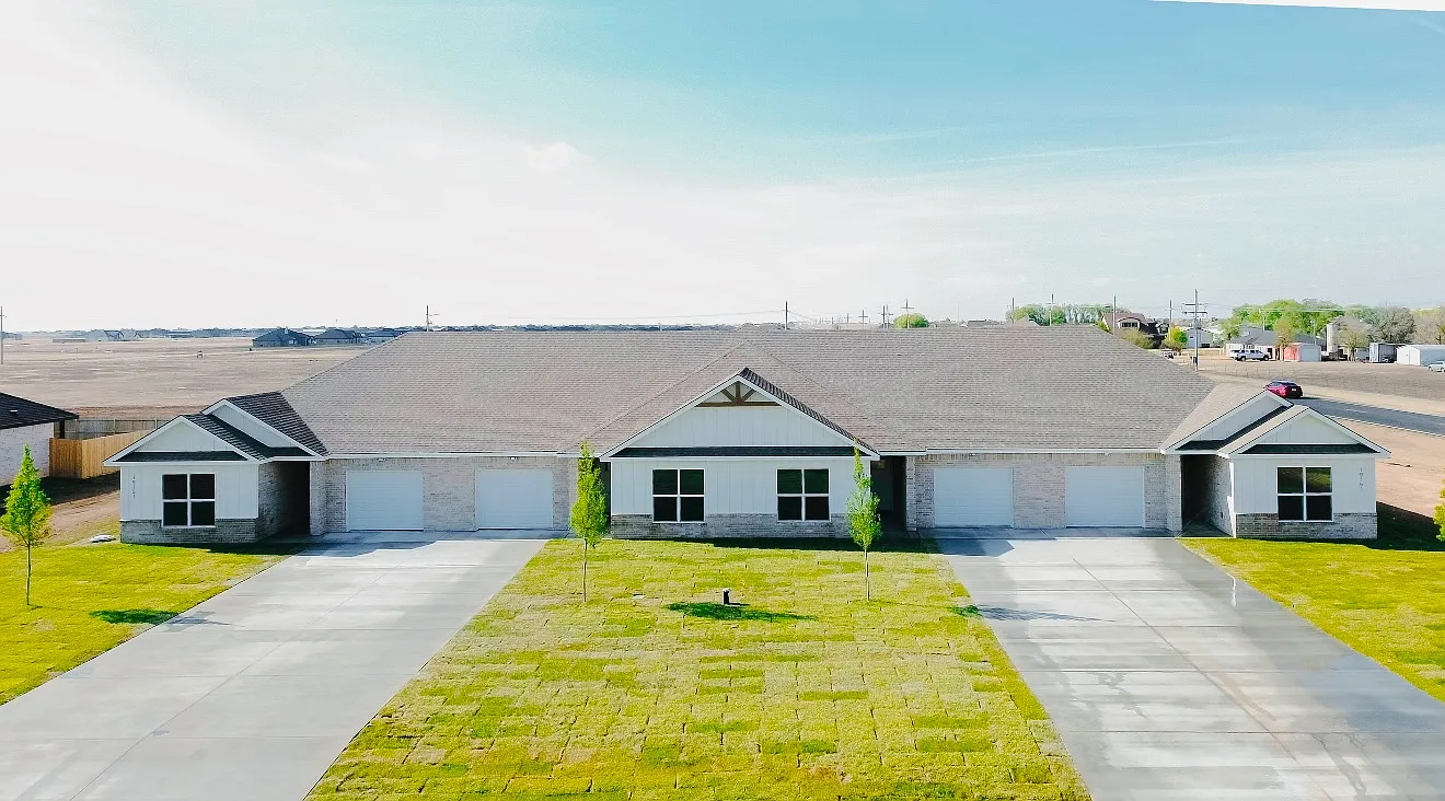 3 bed, 1400 sqft, $1,950 — Photo 1