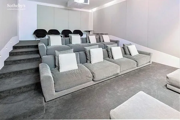 Sold by Sotheby's International Realty | media 16