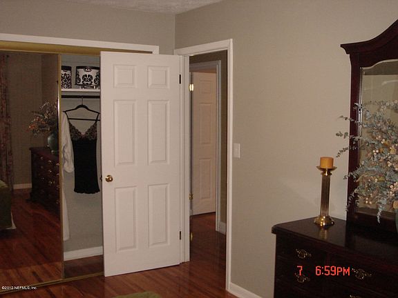 5th image of 862 Colonial Court W