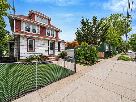 3rd image of 21823 139th Avenue