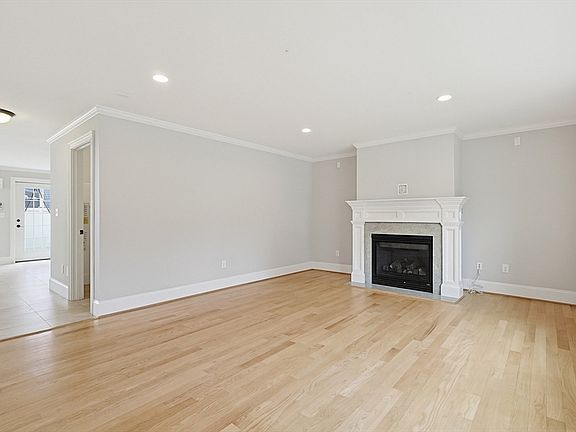 3rd image of 1362 Great Plain Ave #1