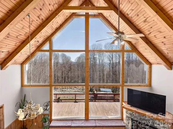 575 Twin Brook Dr, Waynesville, NC 28785