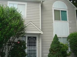 25 Hendrick Hls, Peekskill, NY 10566