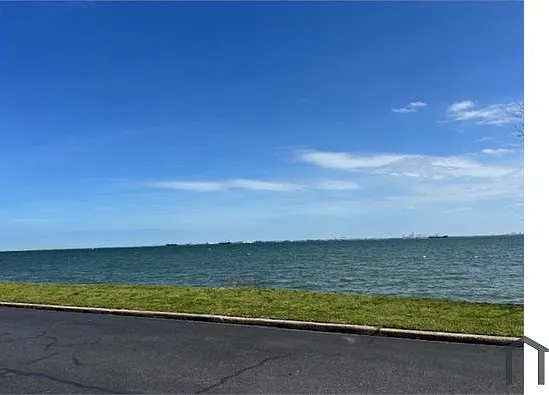 3 bed, 1170 sqft, $1,571 — Photo 2