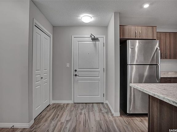 3rd image of 108 Willis Cres #4108
