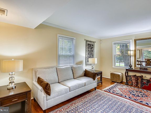 5th image of 1 Chantilly Ct