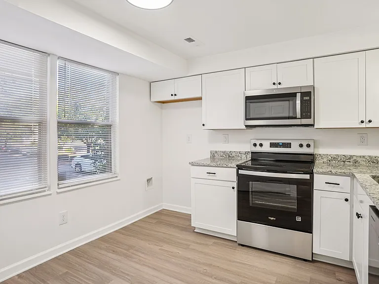 1369 Maple Shade Ln — Photo 6
