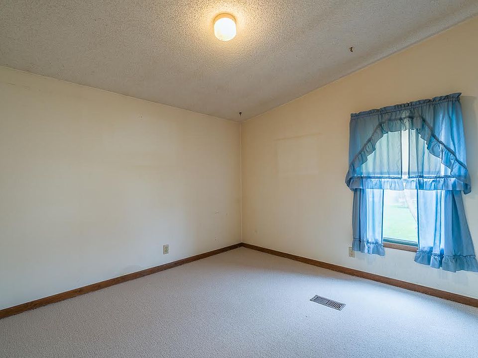 2nd image of 255 Mesa View Dr