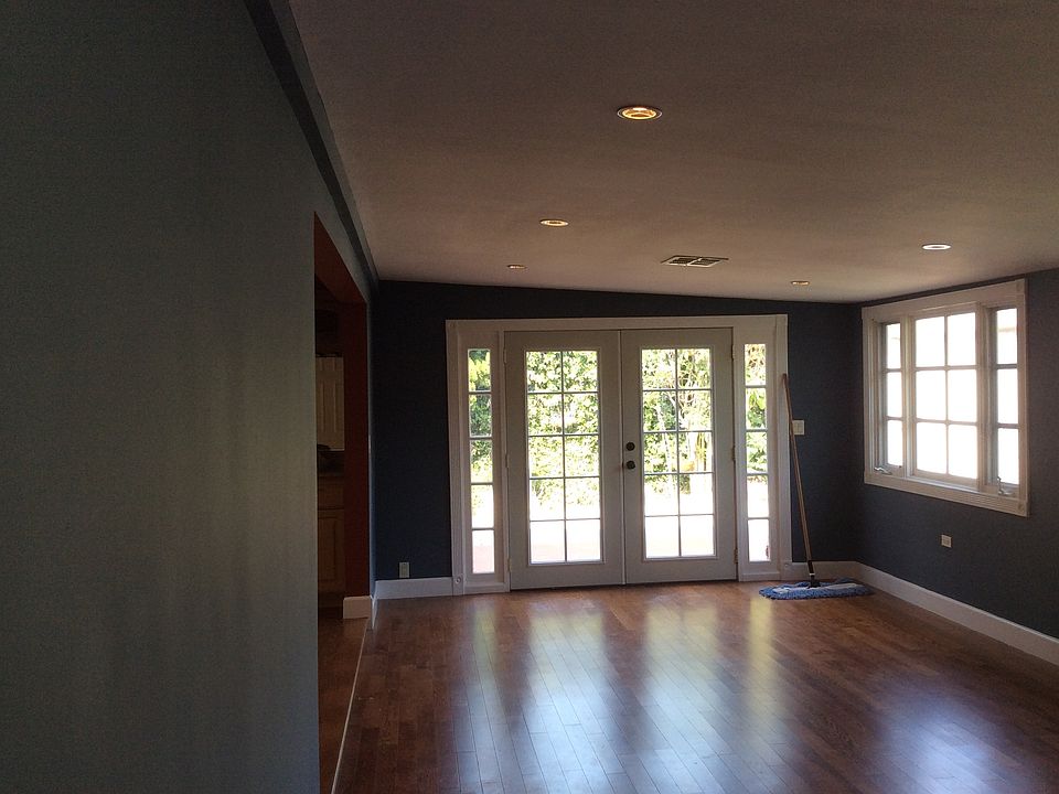 2nd image of 3044 N Frederic St