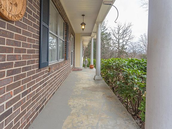 912 Chestnut Wood Lane-16