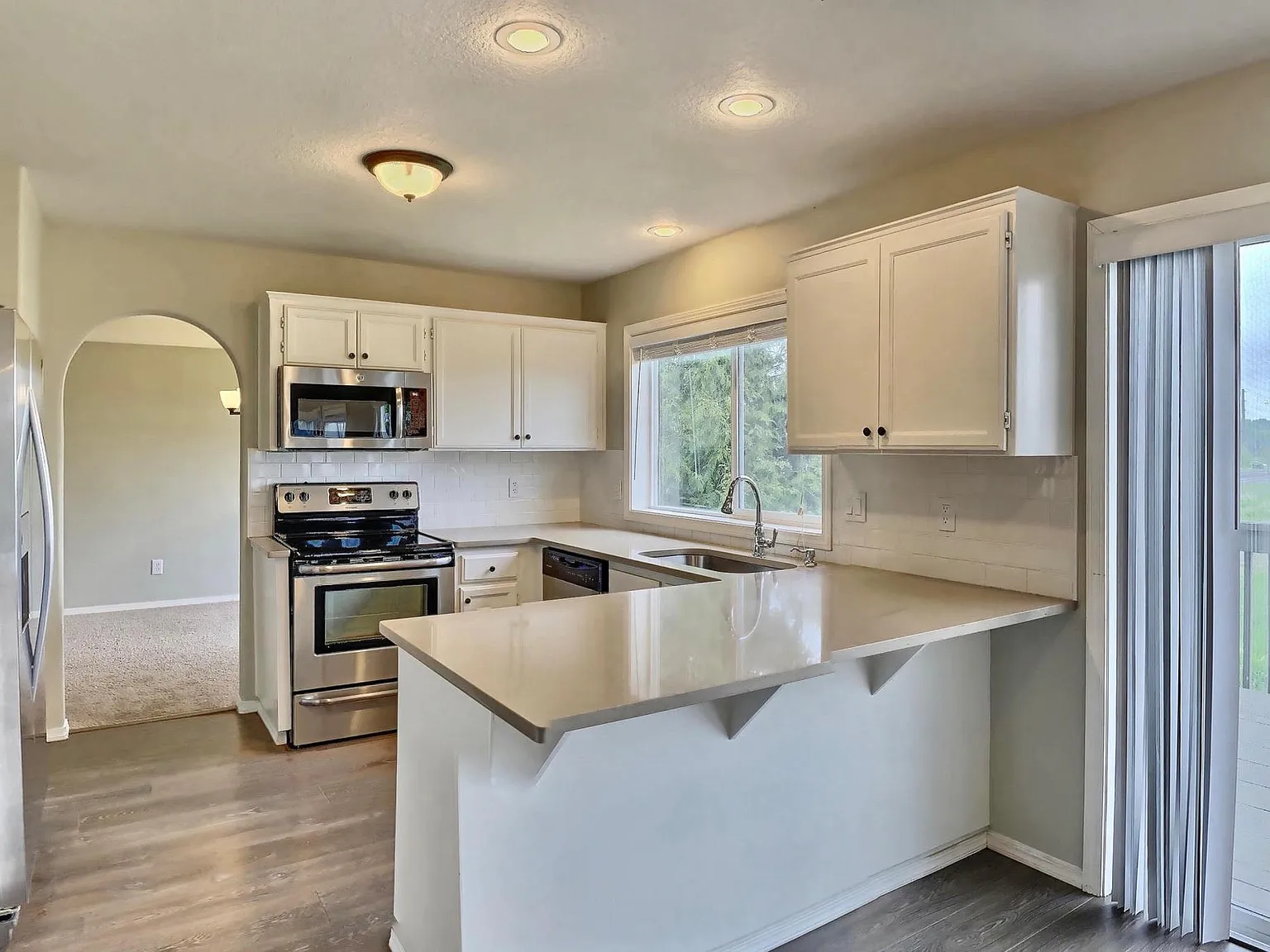 4 bed, 2.5 bath, 2211 sqft, $2,850 — Photo 3