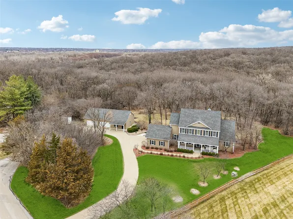 1820 SE Browns Woods Cv, West Des Moines, IA 50265