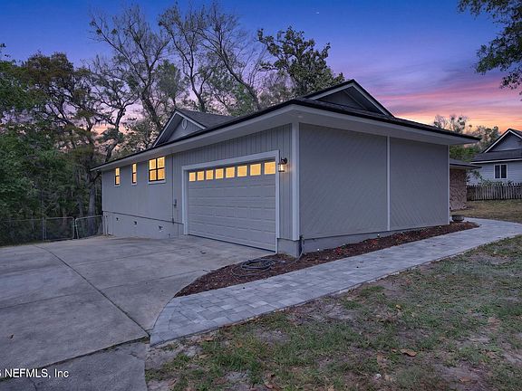 3rd image of 2118 IVYLGAIL Drive S