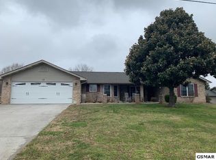 418 Woods View Cir, Kodak, TN 37764