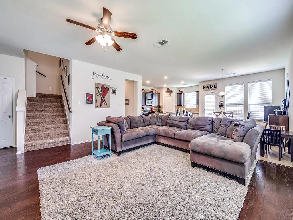 4 bed, 2600 sqft, $3,400 — Photo 1