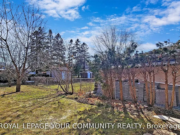 79 Patricia Ave #MAIN LEVEL — Photo 38