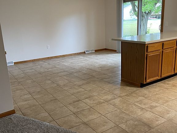 5th image of 412 W Clover Ln #A