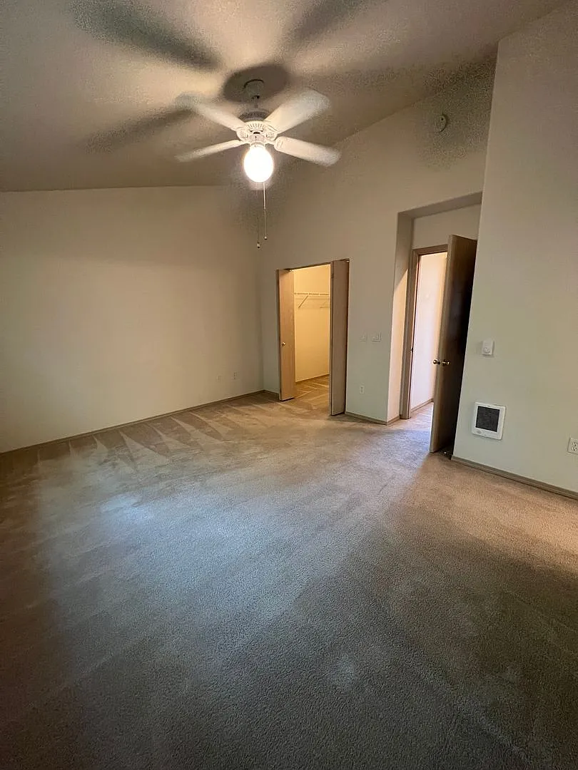 hutcal01 Madelyn Avenue Townhomes — Photo 3
